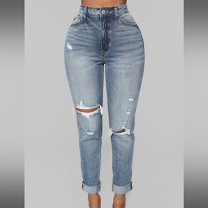 Fashion Nova “Teisha” Boyfriend Jeans